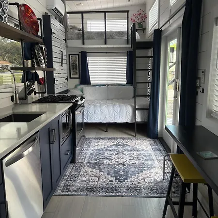 Villa Pet Friendly, Modern Tiny House In Vibrant Clermont